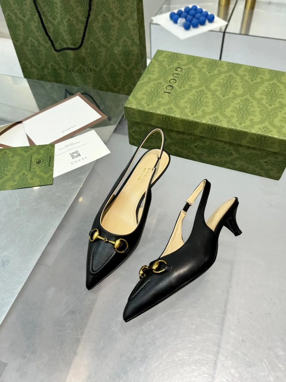 👟👟Ex-factory price 440👟👟 (genuine leather sole +40) Gucci Original GG canvas adds dazzling essence to these slingback pumps. Brown leather piping and light gold-toned hardware are complemented by beige and brown graphics. The pointed toe, elasticated straps and low heel all work together to create a comfortable fit. Upper: Made of first-layer imported patent cowhide/sheepskin lining. Outsole: rubber non-slip outsole/genuine leather outsole. Size: 35-42 (34/41 42 customized, non-refundable)